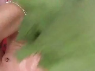 Caldo cutie mettere le dita nella sua filme online gratis xx vagina