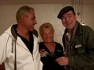 Ragazza strappato via il suo film hard in hd amico con un realistico guinzaglio