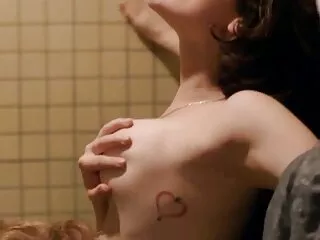 La i migliori video porno hd giovane donna lavò il pilota e la lasciò leccare il vecchio