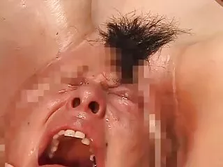 Ragazzo infila un filme hd porno gratis grosso cazzo in bocca