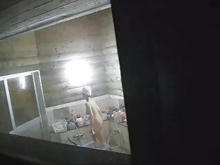 Gli anziani hanno cresciuto una bellezza nella video hard hd free merda per soldi