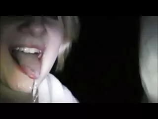 Quando non c'è un uomo in giro, una ragazza con un enorme petto troverà qualcosa filme erotice fara intrerupere per fare un buco